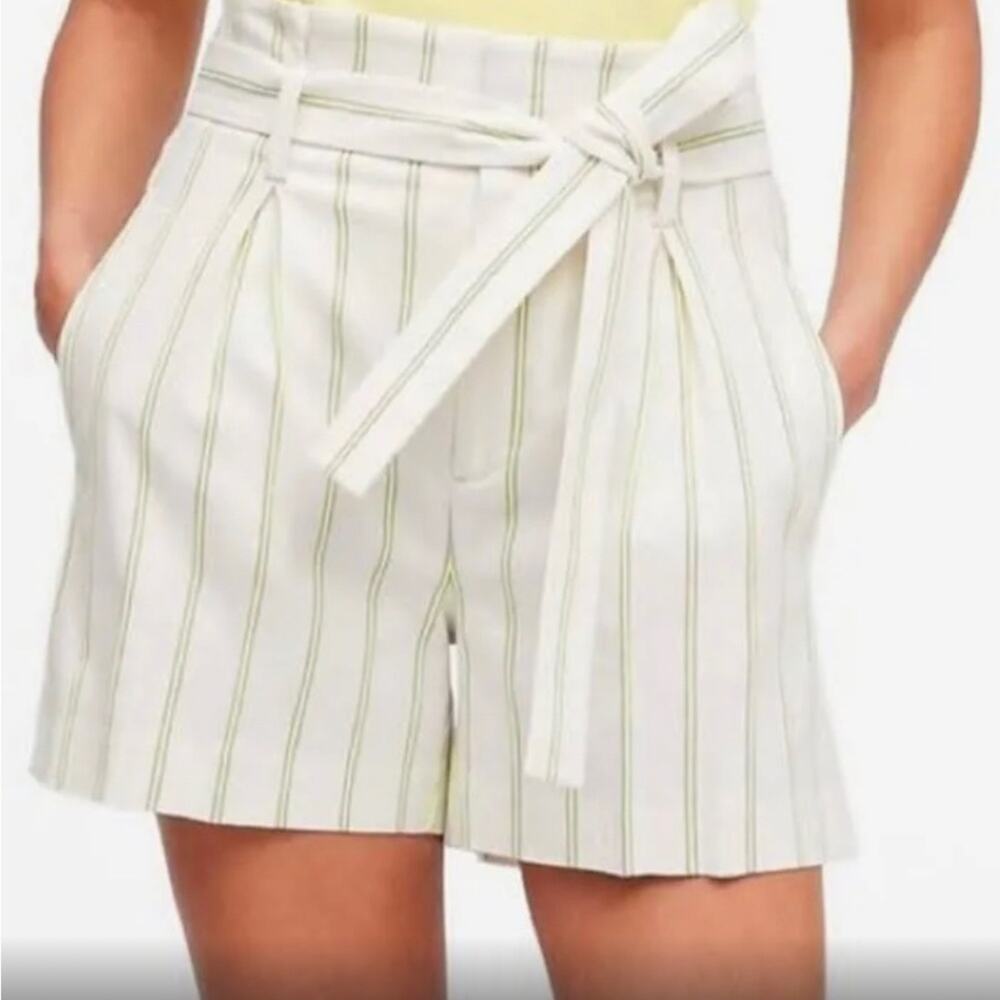 Banana republic shorts with waist tie NWOT 6 white with color stripes - Picture 2 of 4
